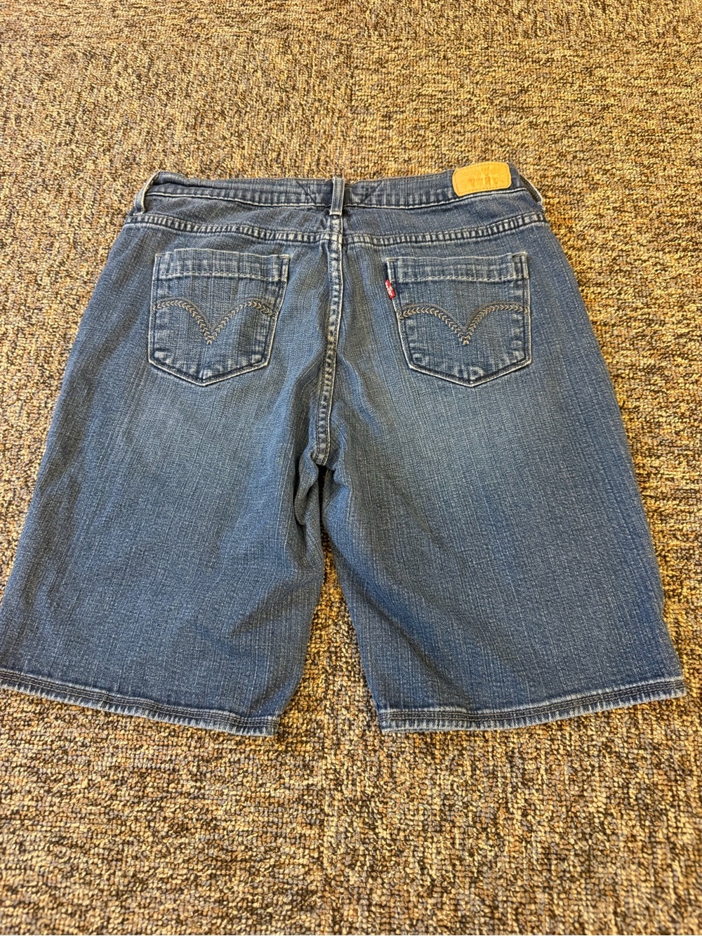 Vintage Levi's Women's Dark Blue Denim Size 8 Bermuda Shorts - Picture 4 of 9